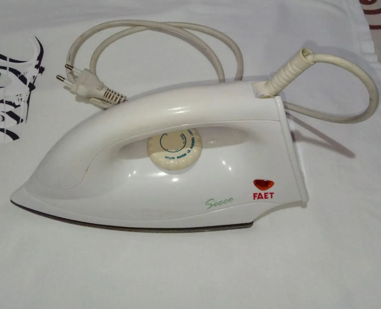 Ferro de Passar Roupa Secco Faet - Foto 4