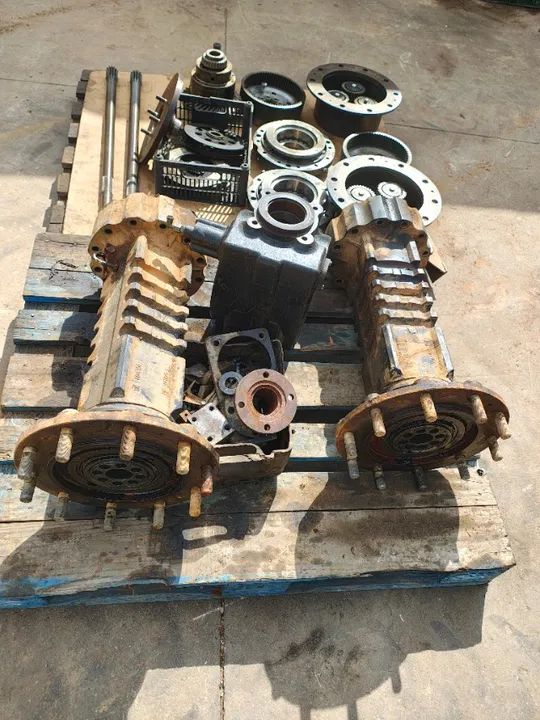 Eixo traseiro retroescavadeira XCMG -  XT870BR disponível retirar peças - Foto 3