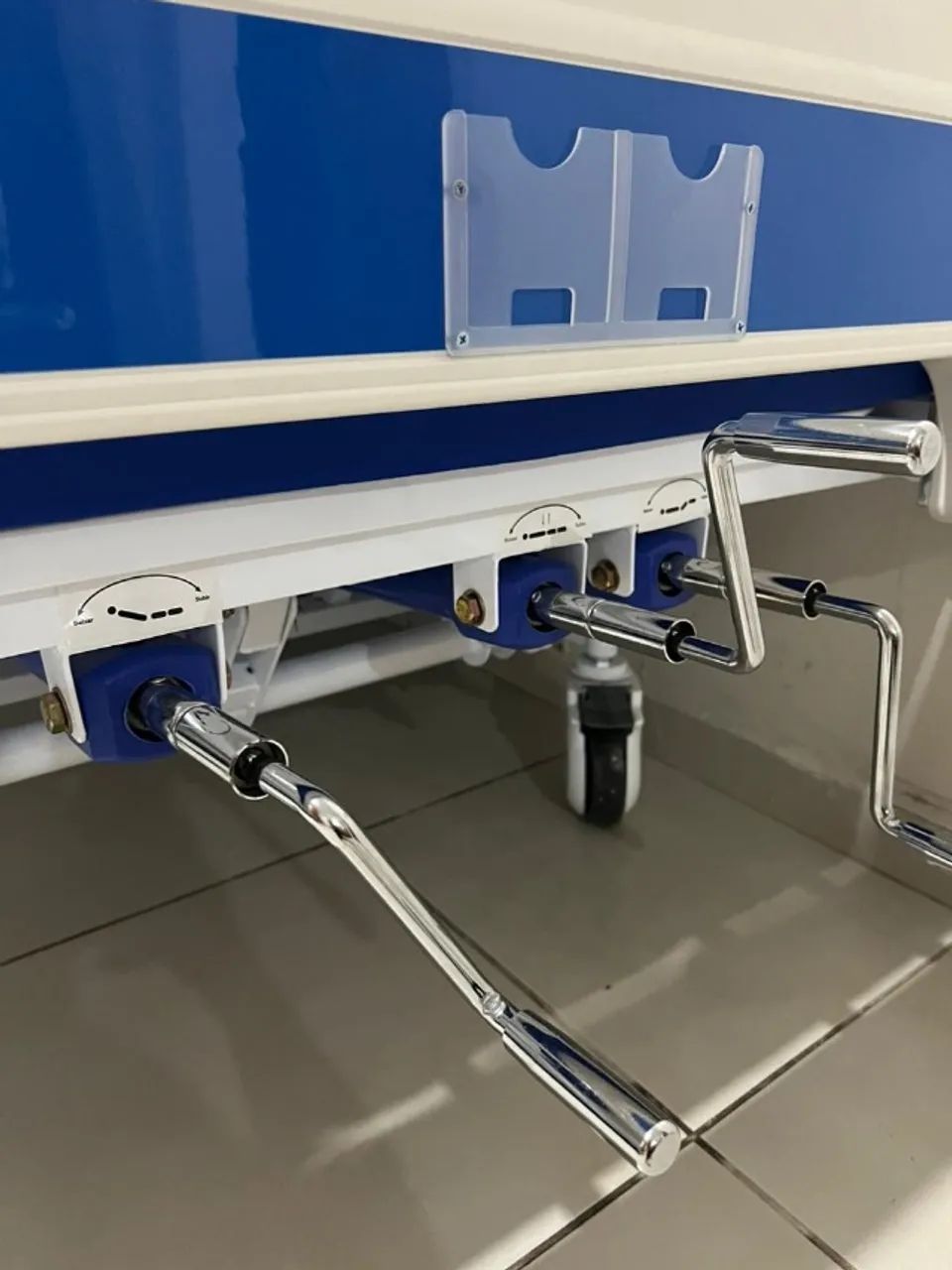 KIT CAMA HOSPITALAR ELEVAÇÃO 3 MANIVELAS E COLCHÃO  - Foto 3