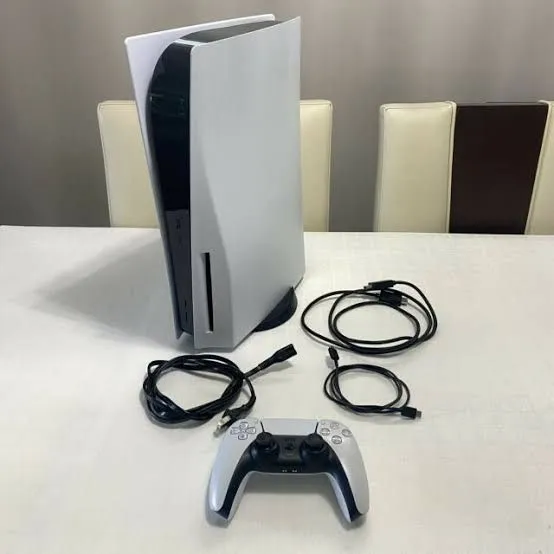 PlayStation 5 Mídia Física + Jogo (Aceito Cartão)