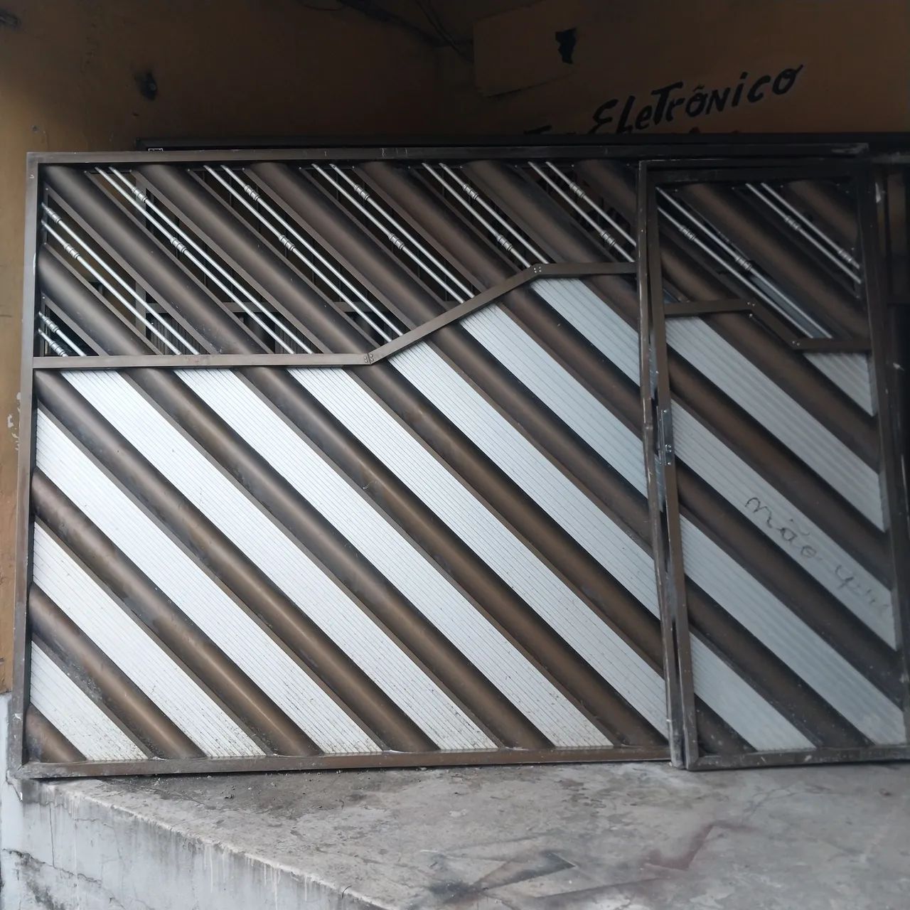 PORTÃO PARA GARAGEM EM ALUMÍNIO