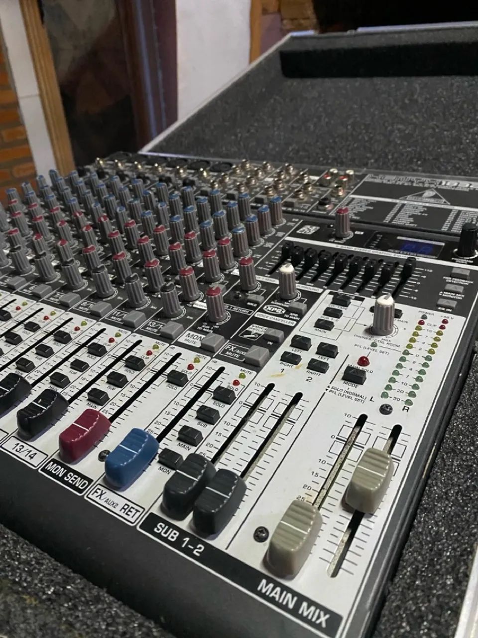 Mesa de som Behringer Xenyx USB 1832 - Foto 2