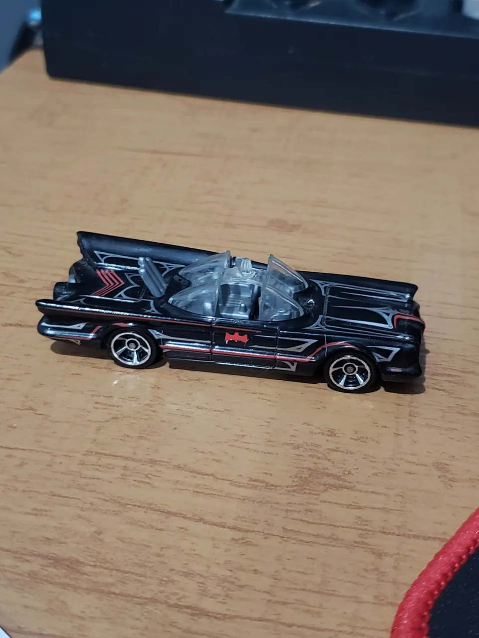 Hot Wheels Batmóvel Clássico - batman - cadilac série de tv