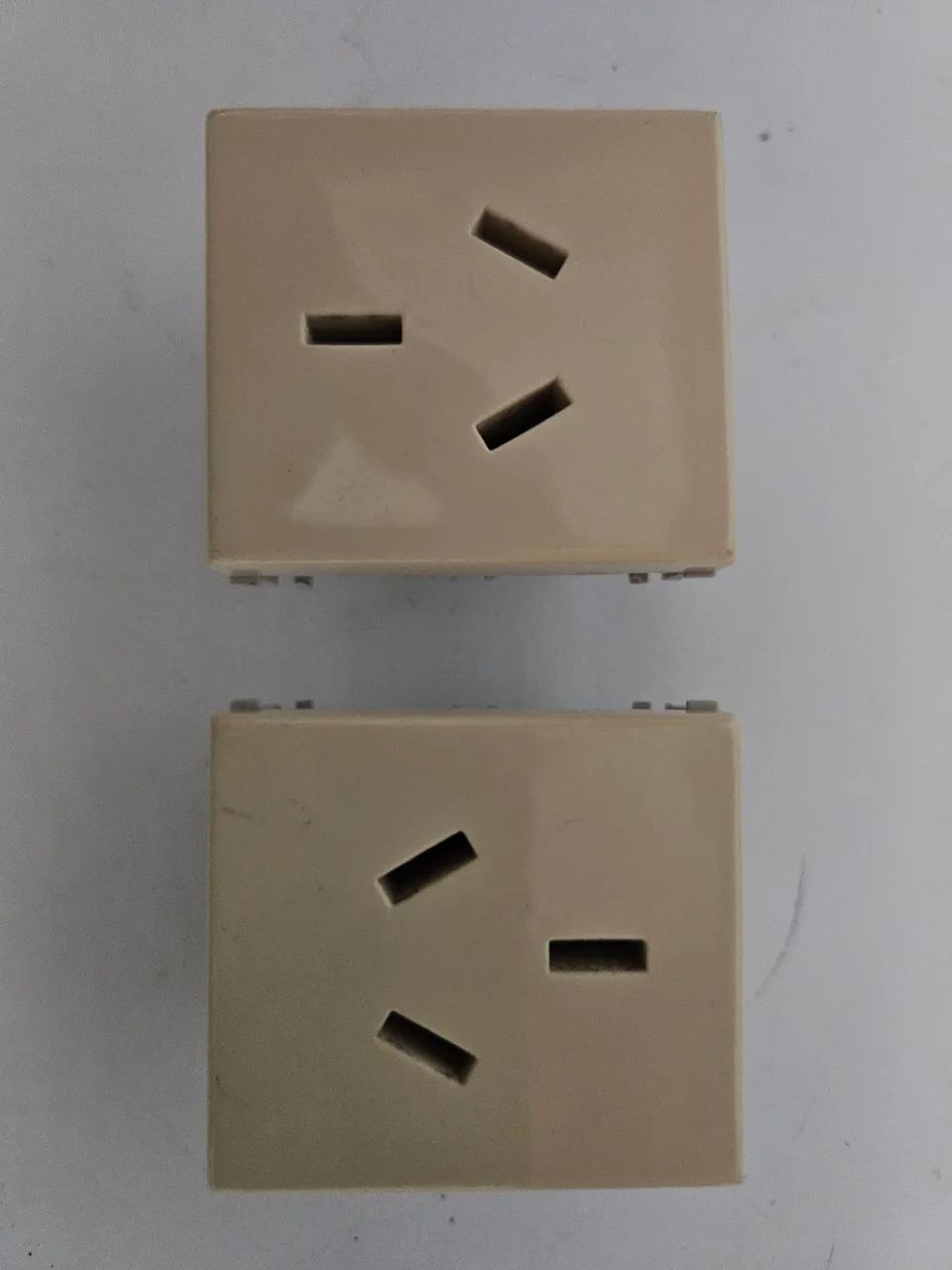 KIT 2 Iriel Multi-Function Sockets, 220V, 20A, 3-Pin (2P+T)64750670168706120