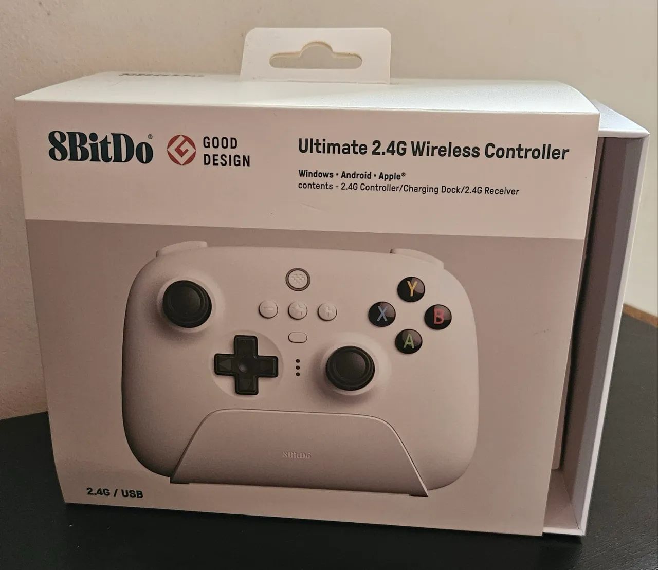 Controle 8BitDo c/ Base de Carregamento - Leve Defeito no Gatinho - Oportunidade - Foto 2