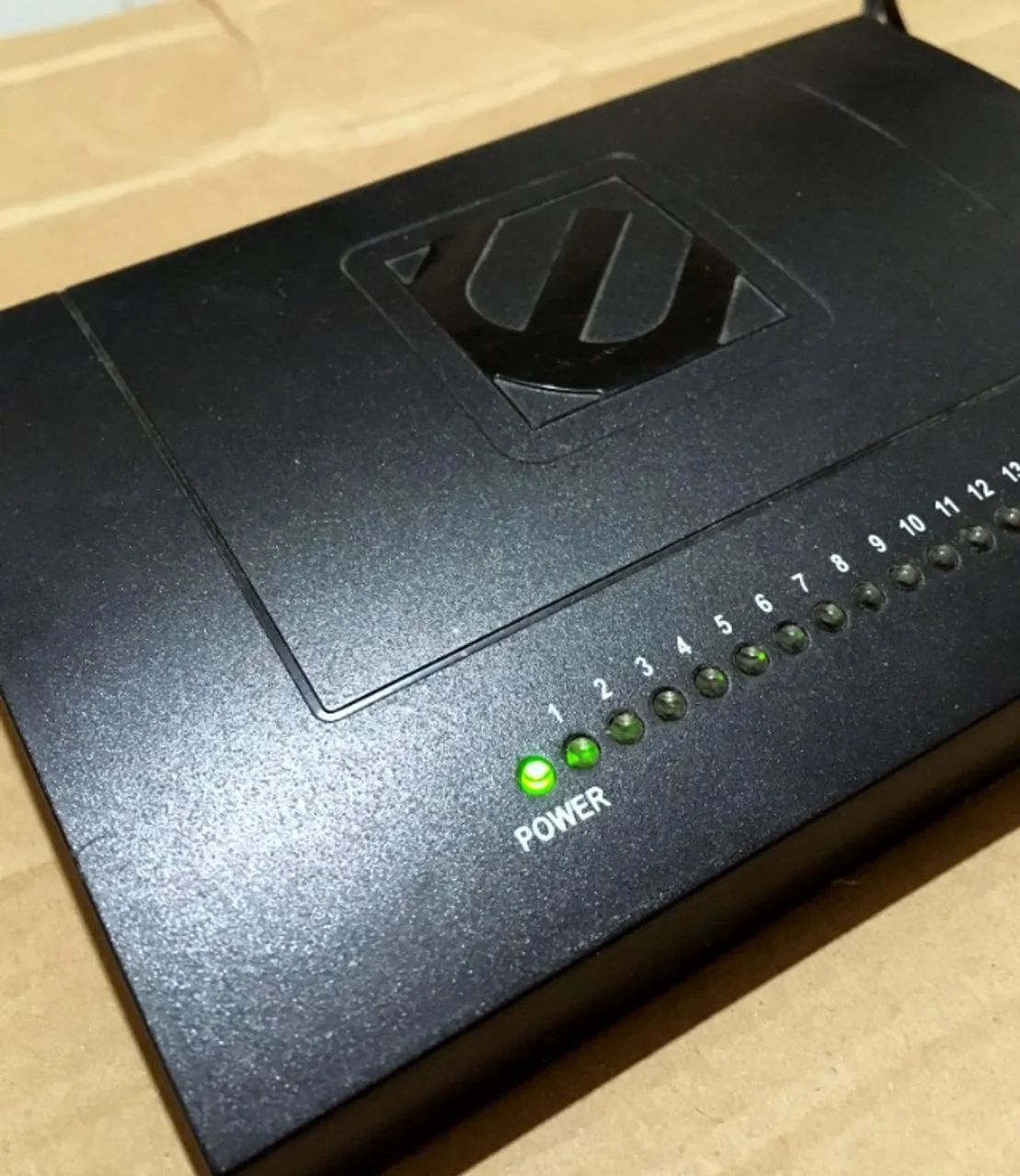 Switch Encore ENH916P-NWY 16 Portas 10/100 Mbps - PC Automático - Foto 3