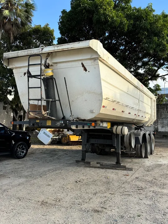 Semi reboque Carreta Basculante Caçamba 30m3