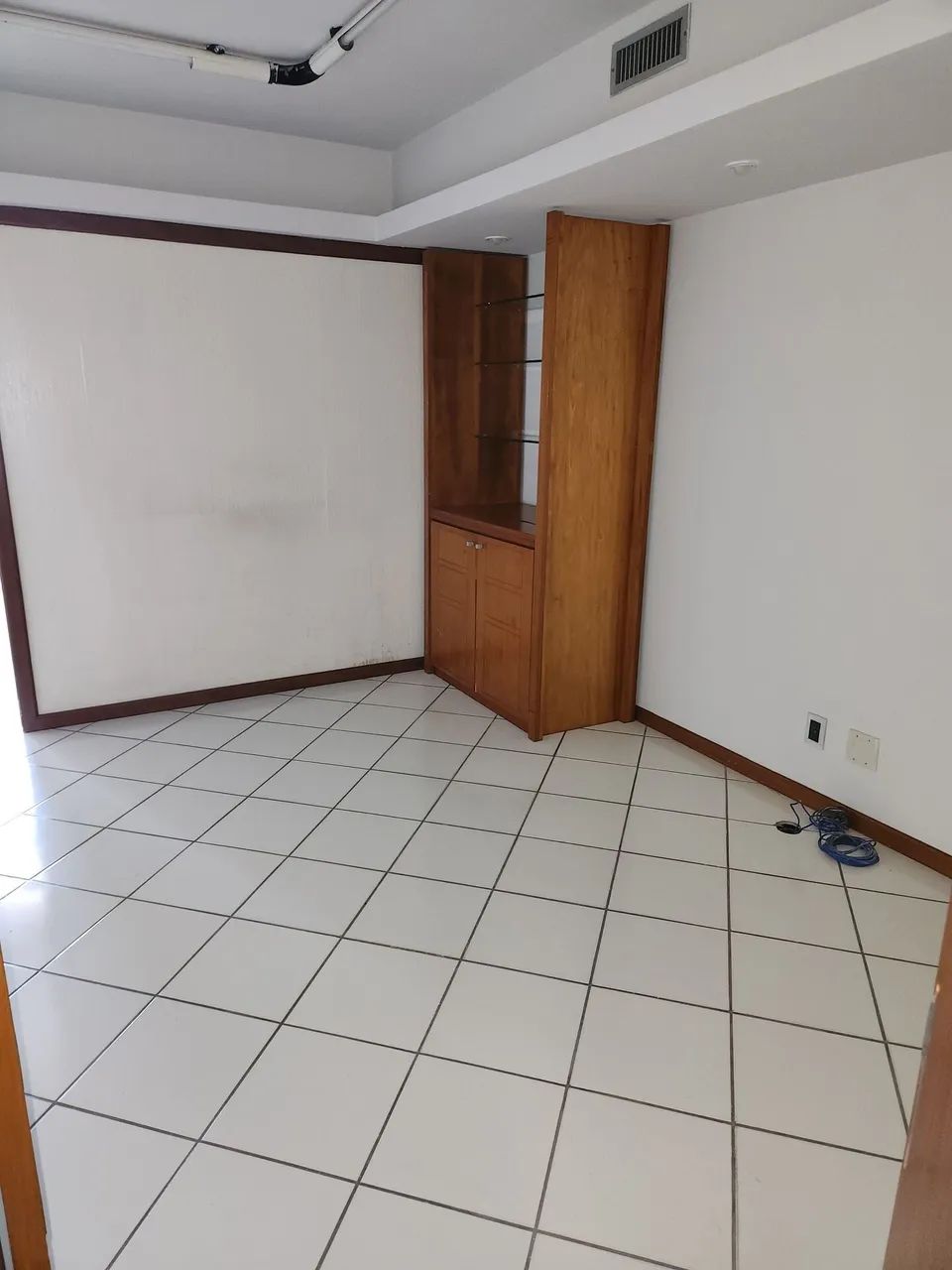 Sala comercial para alugar no bairro Centro de Vila Velha - Vila Velha/ES - Foto 4