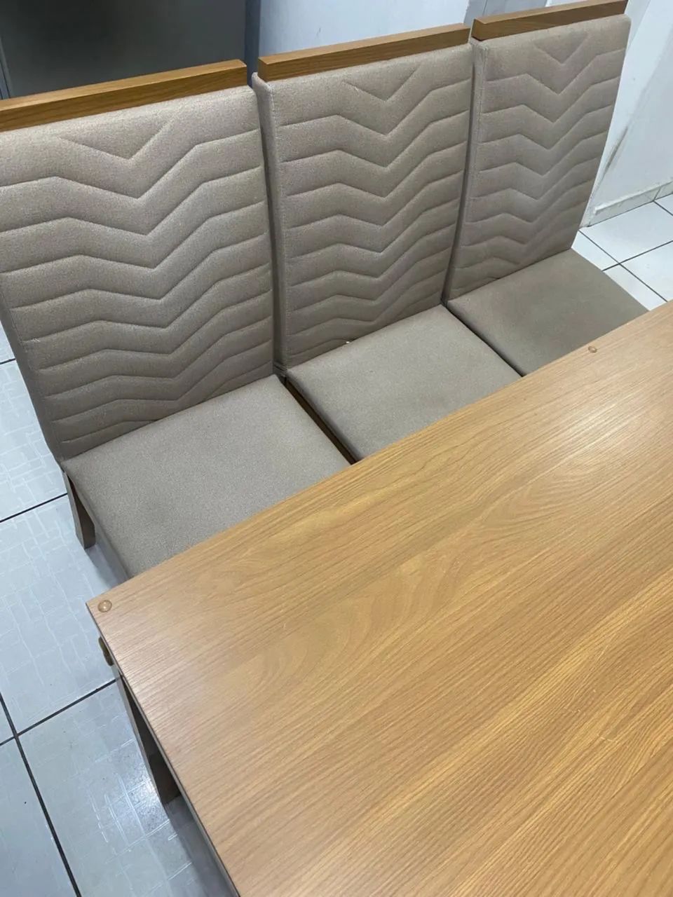 Conjunto de mesa com 6 cadeiras  - Foto 4