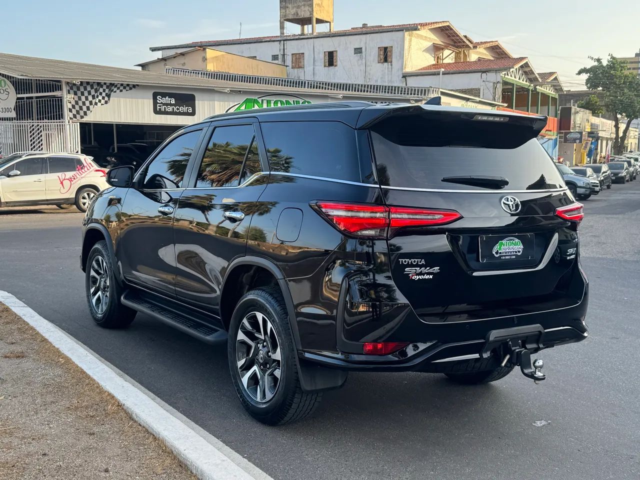 Toyota Hilux SW4 SRX Plat. 4X4 2.8 TB Die. Aut. 2025 - Foto 3