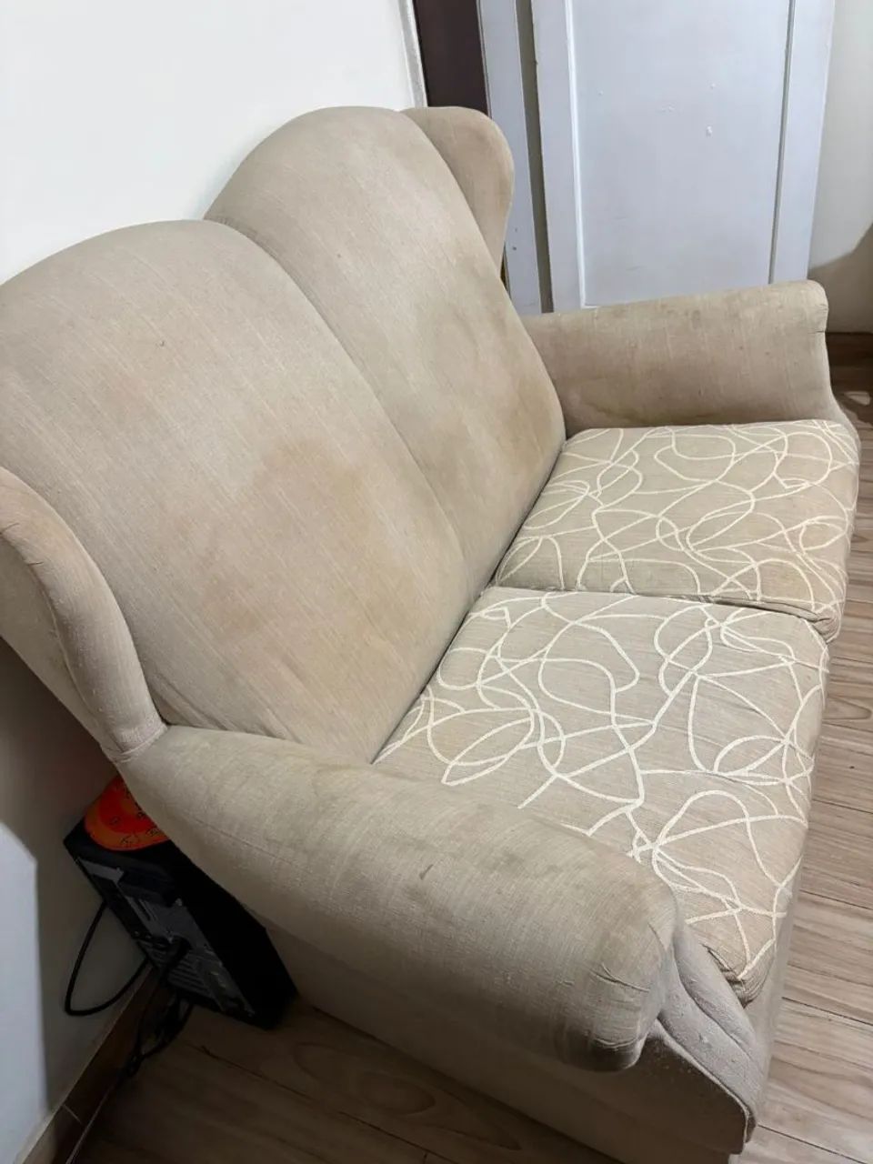 Sofá de Encostos Altos com Almofadas Estampadas  - Foto 2