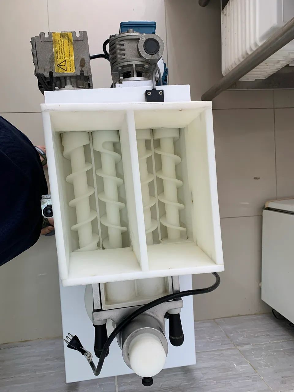 Modeladora de salgados Maqtiva plus 229 volts  - Foto 2