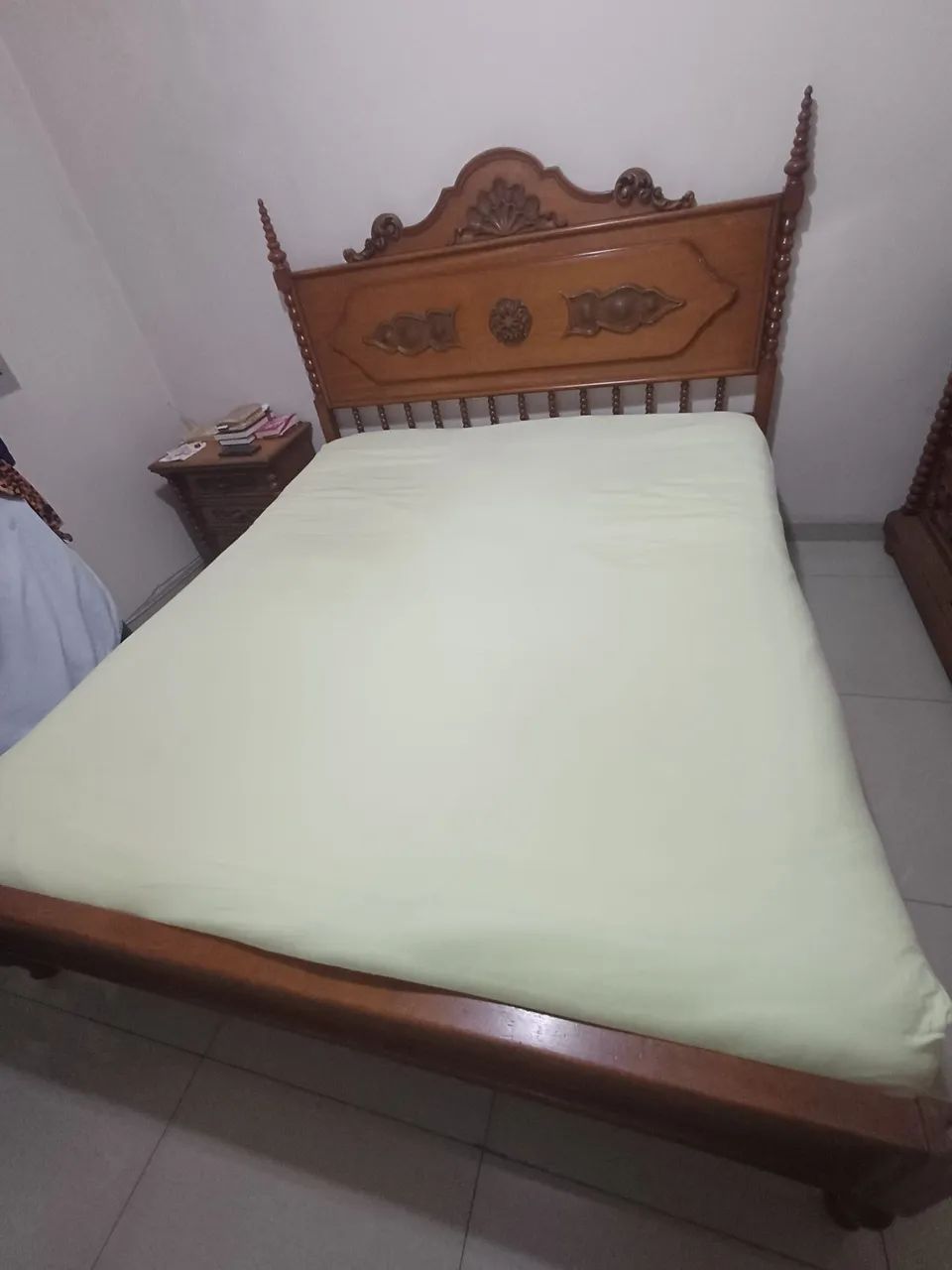 Conjunto Quarto King Madeira Maciça Cerejeira - Estilo Colonial