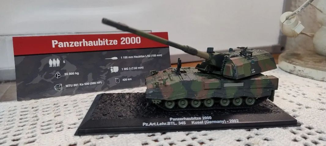 Miniatura Militar Colecionável - Tanque de guerra - Panzerhaubitze 2000
