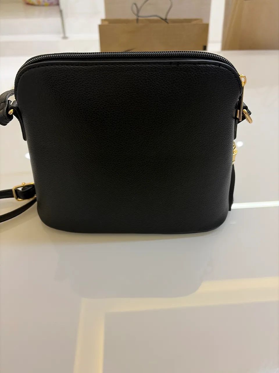 Bolsa transversal em couro preta nova comprada nos eua  - Foto 4