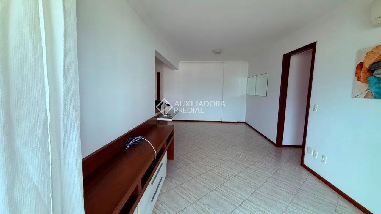 Apartamento Semimobiliado com 3 Dormitórios e 2 Vagas - Foto 3