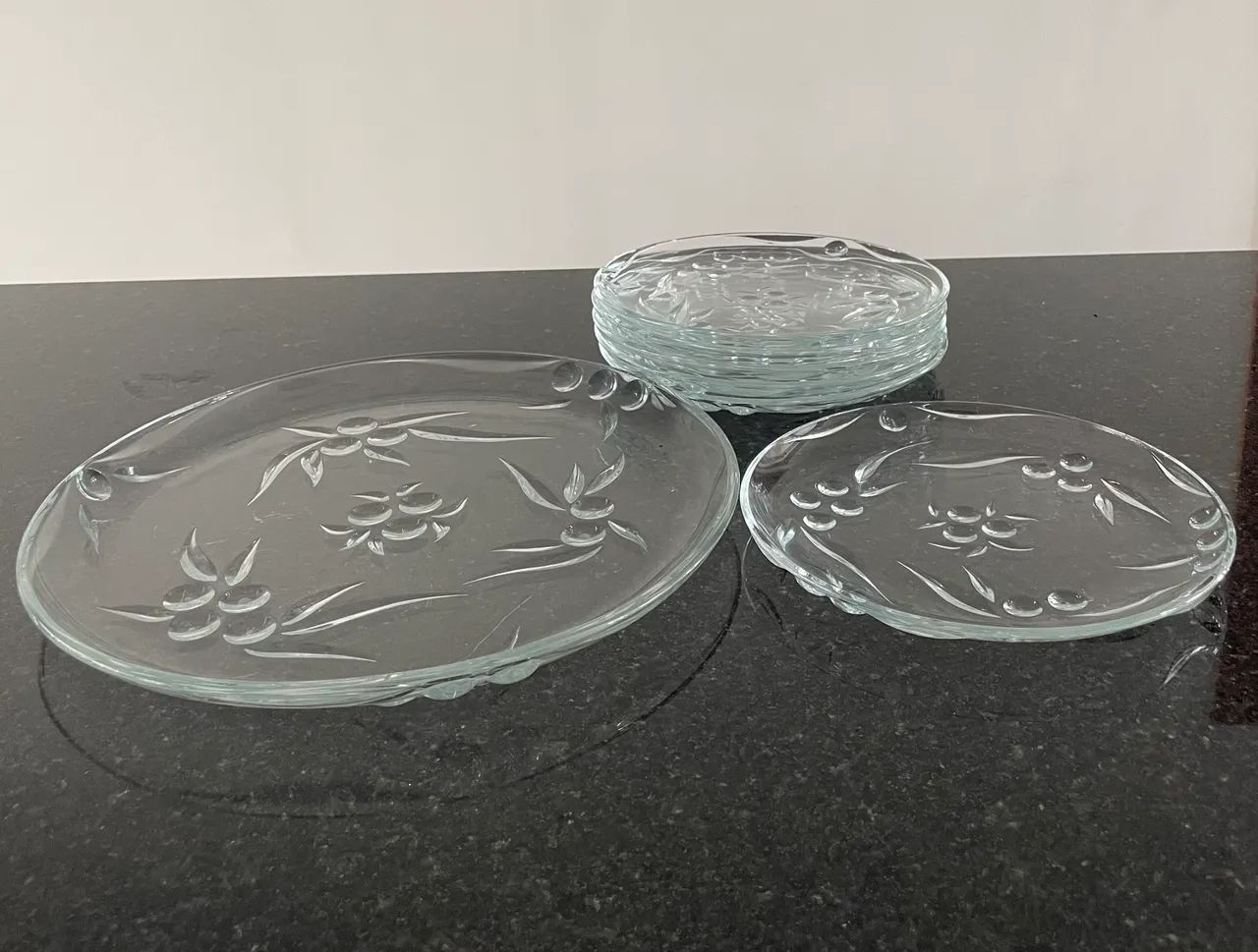 Conjunto para Bolo em Vidro com Prato de Bolo e 6 Pratos de Sobremesa - Decorado