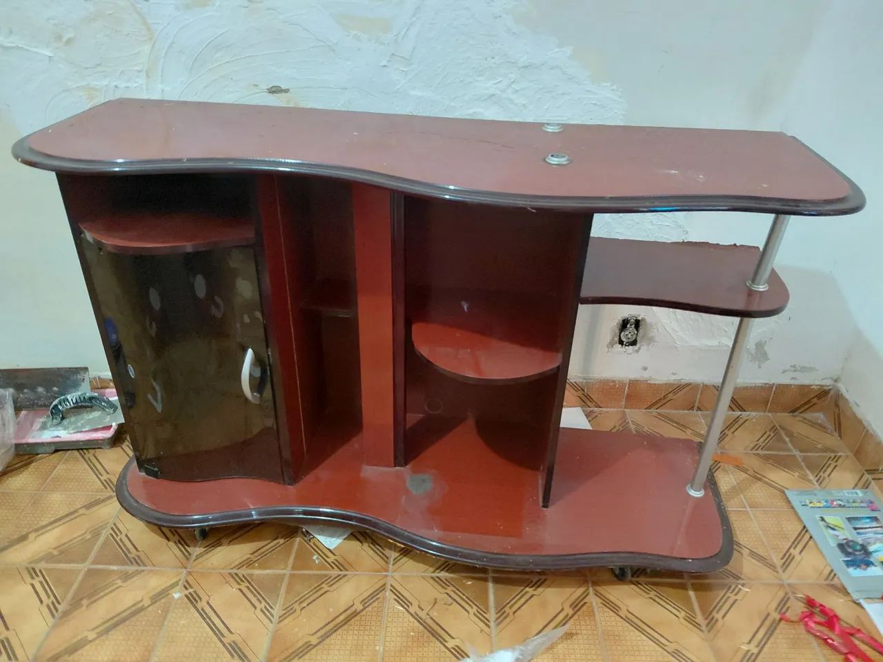 Rack/Estante para Sala com Porta de Vidro 