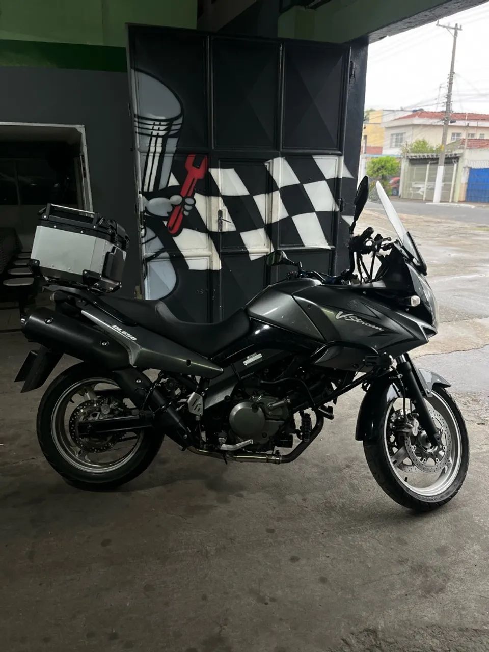 DL- VSTROM 650