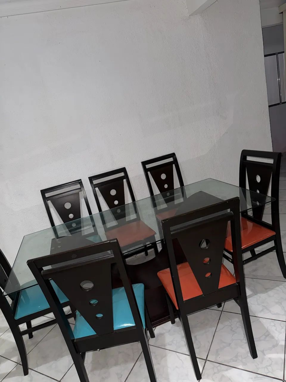 Mesa de vidro com 8 cadeiras 