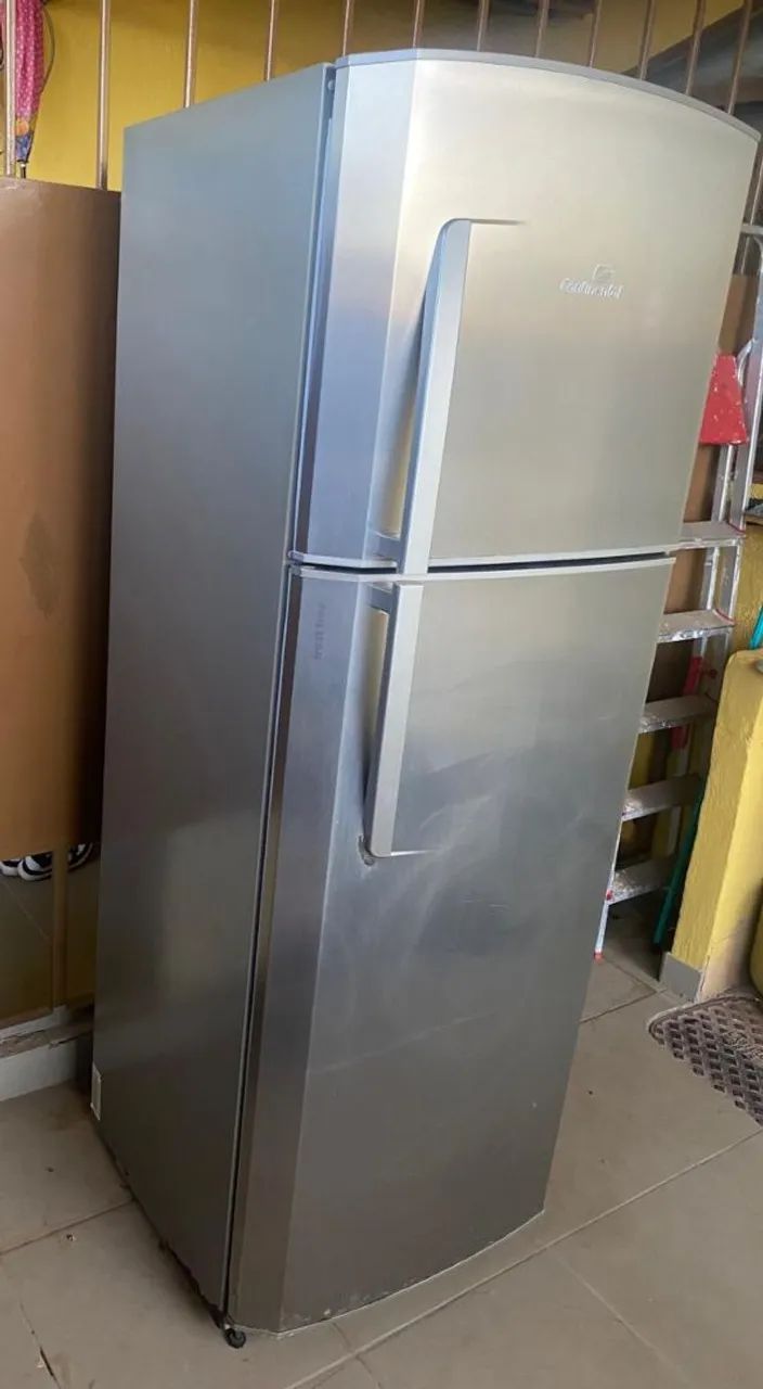 Geladeira bem conservada 