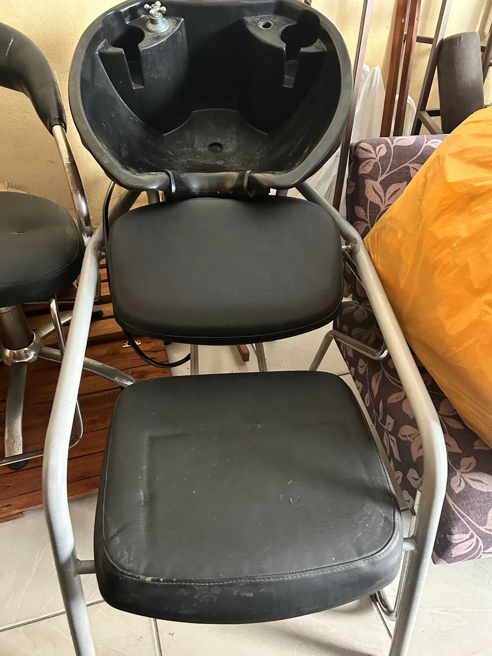Vendo lavatório de salão. Valor 200,00