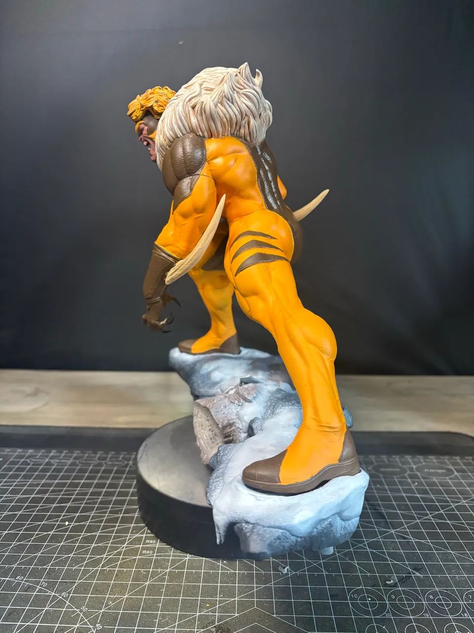 Dente de Sabre Marvel 26cm em Resina - Estátua Decorativa - Foto 4