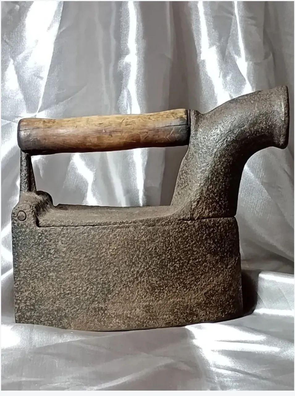 Ferro de passar antigo 