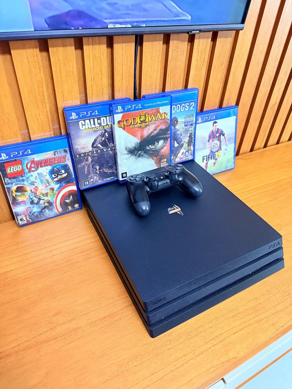 Ps4 Pro 1Tb com controle original e jogos - Foto 5