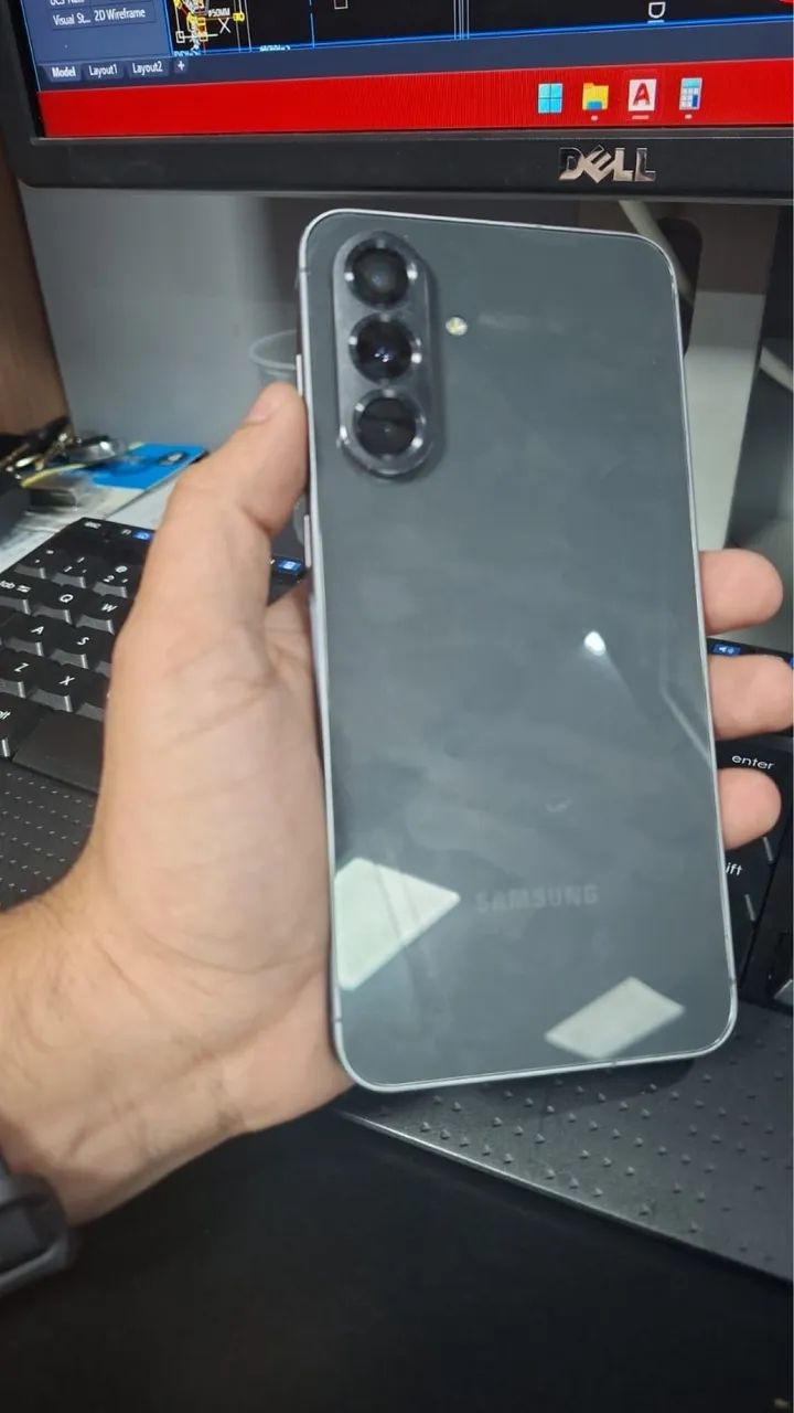 Vendo celular semi novo Samsung a 56
