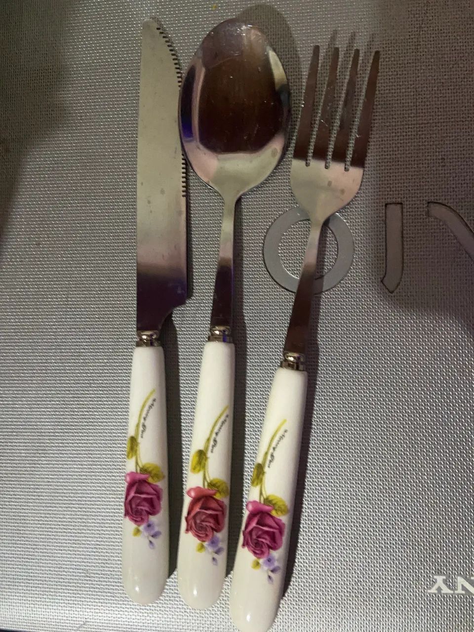Kit de talheres 3 unidades cabo de porcelana floral - Foto 2