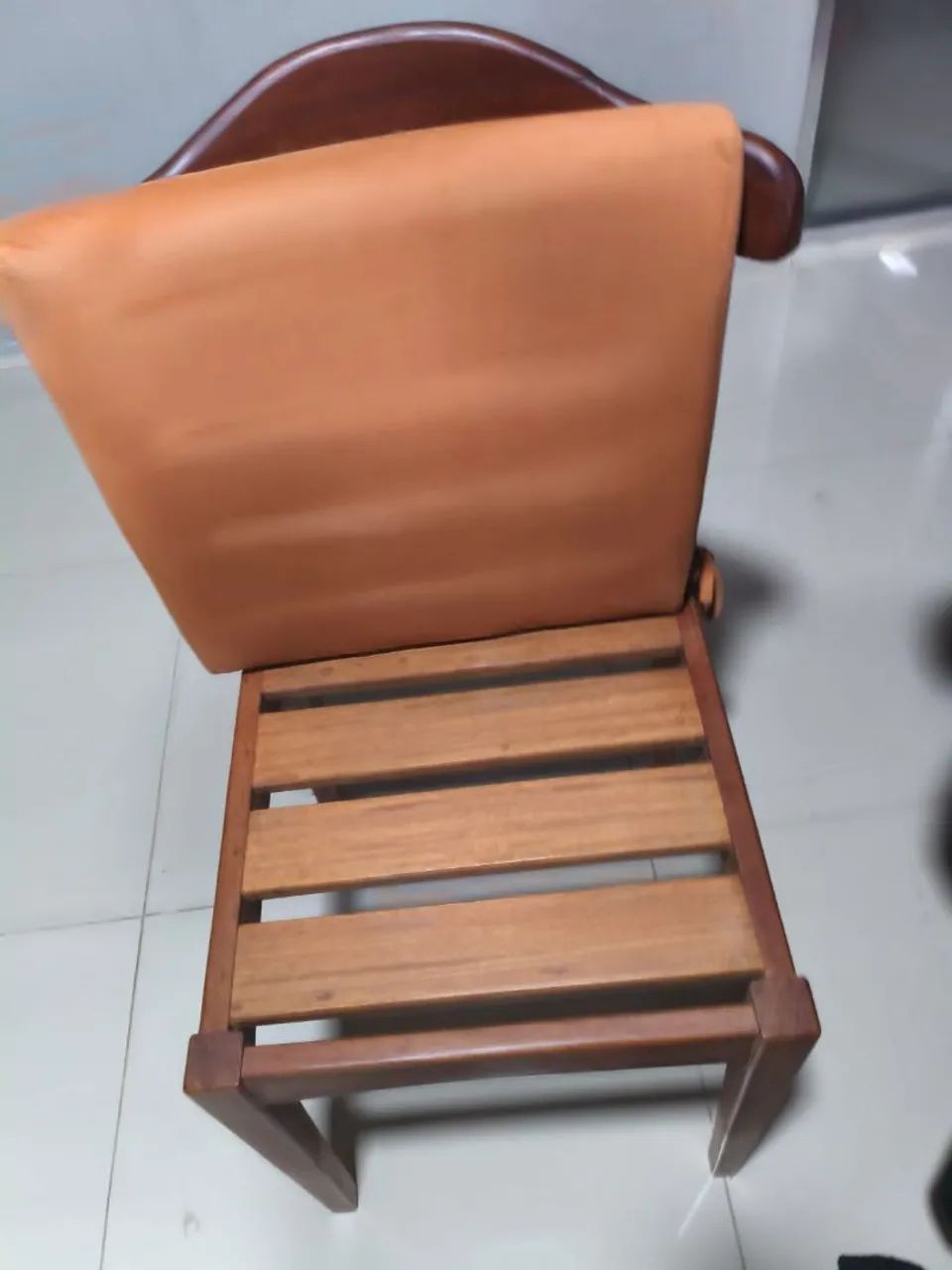 Vendo conjunto de 6 cadeiras em madeiras - Foto 5