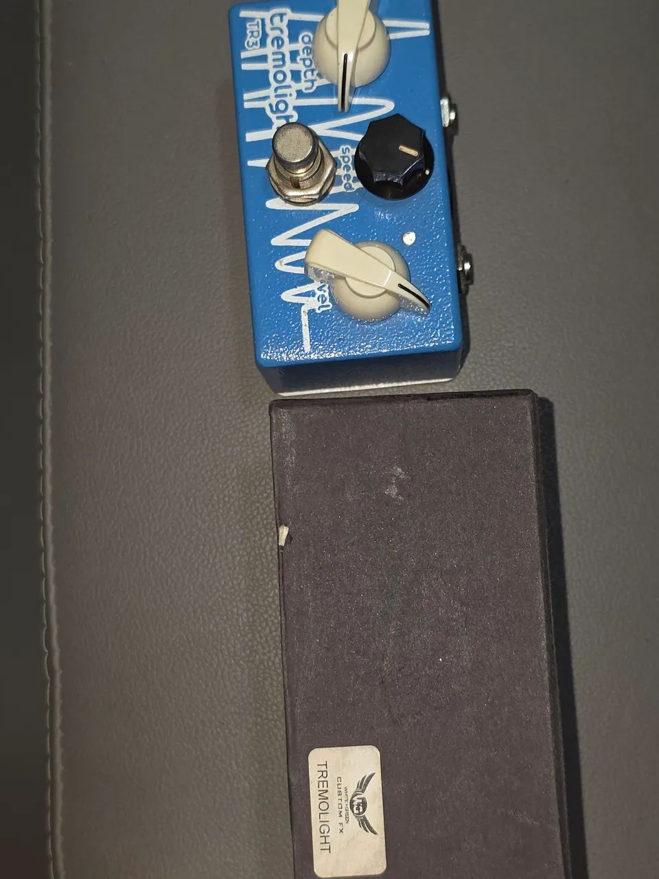 Pedal White and Green Tremolight  