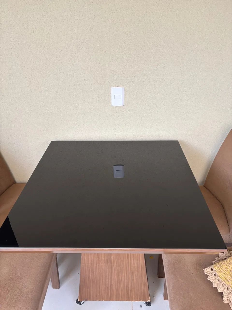 Mesa de jantar com 4 cadeiras estofadas - Foto 3