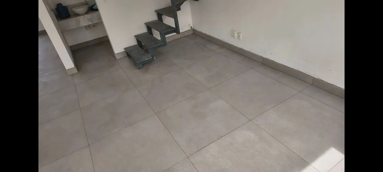 7 Caixas de Piso Portobello Foggy Grey 80x80 - Foto 2