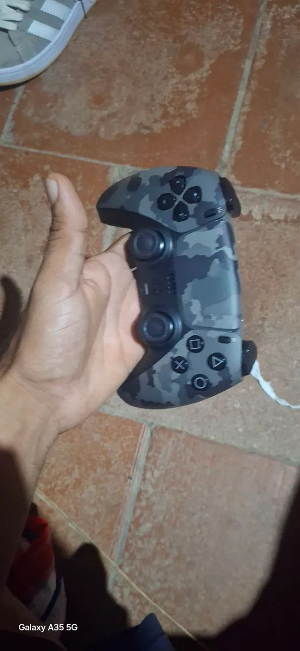 Vendo ps5 usado semi novo bem conservado boas condições 2 controles e jogos na memória  - Foto 2