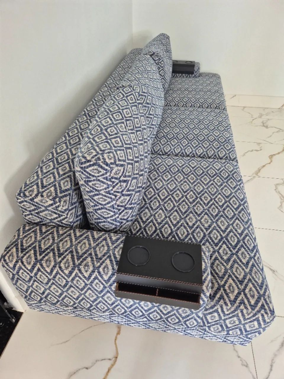 Vendo sofá  de 4 lugares da loja prima linea