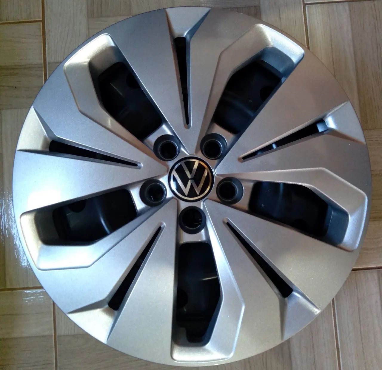 Roda aço aro 16 + Calota original T cross sense - Foto 3