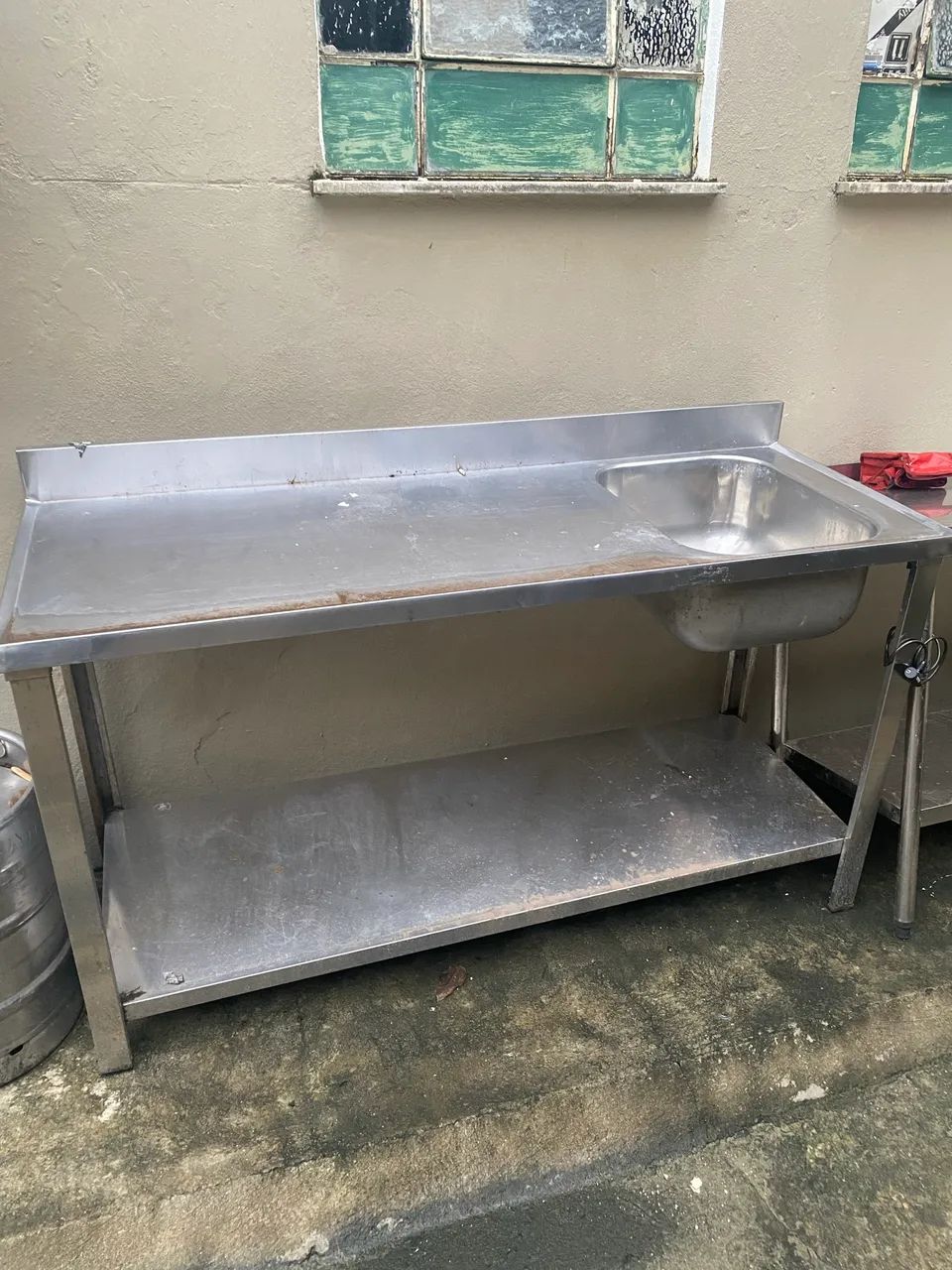 Vendo bancada com pia de inox 