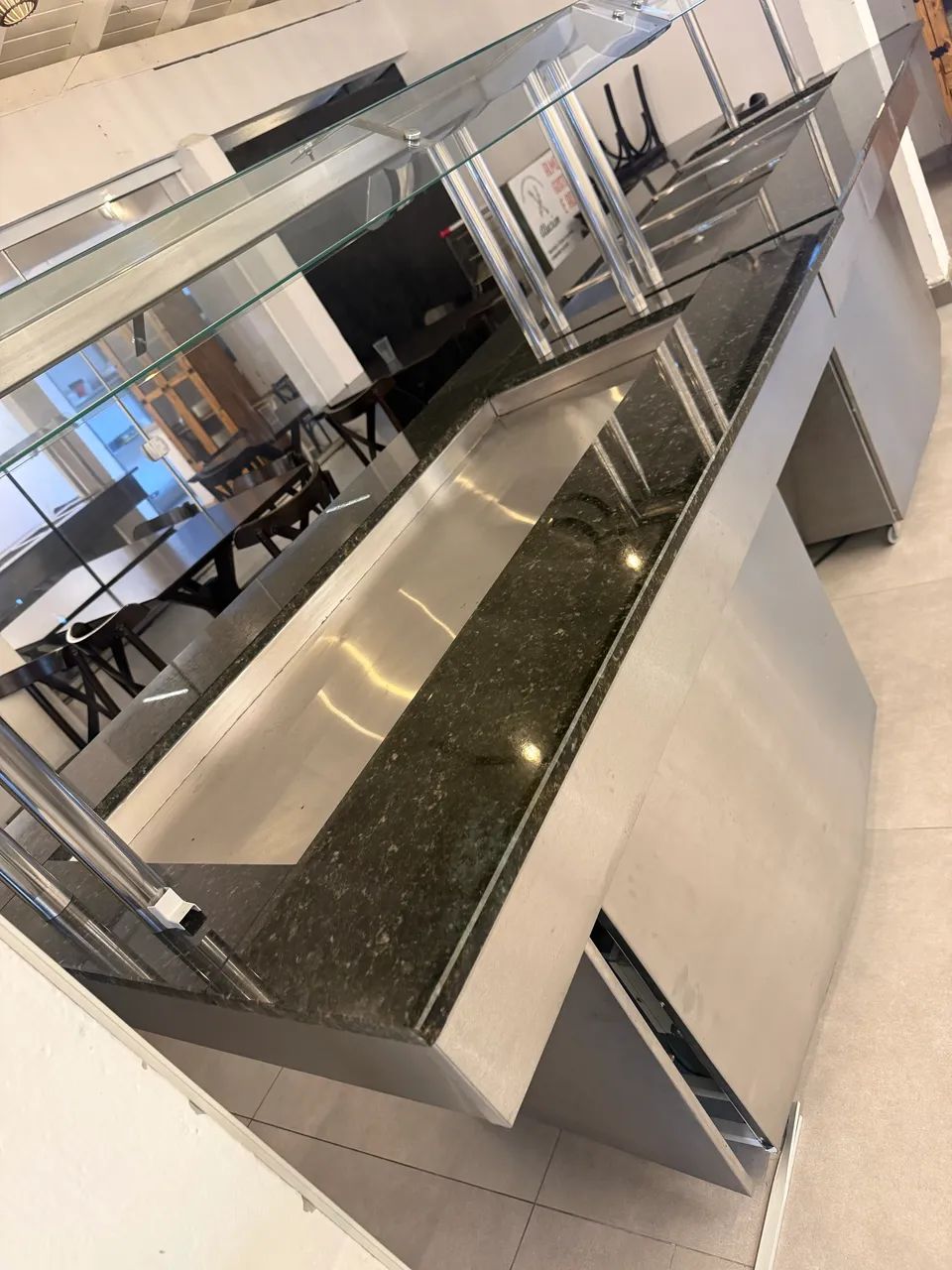 BUFFET TÉRMICO QUENTE E FRIO + MESAS E CADEIRAS PARA RESTAURANTE