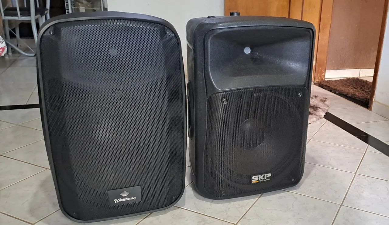 DUAS CAIXAS DE SOM PROFISSIONAL ATIVAS 