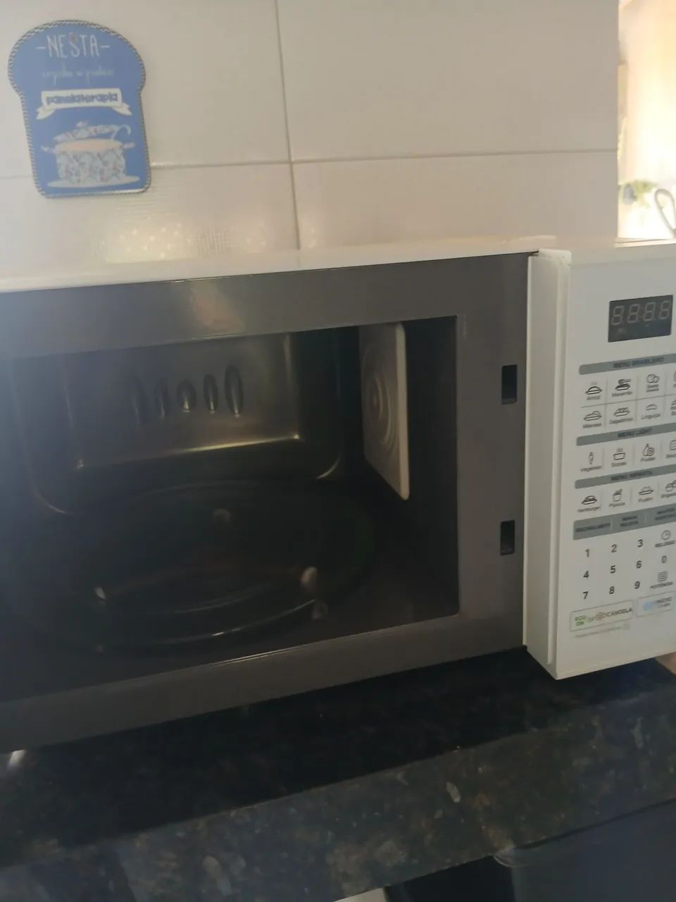 Vendo micro-ondas semi novo c defeito - Foto 5