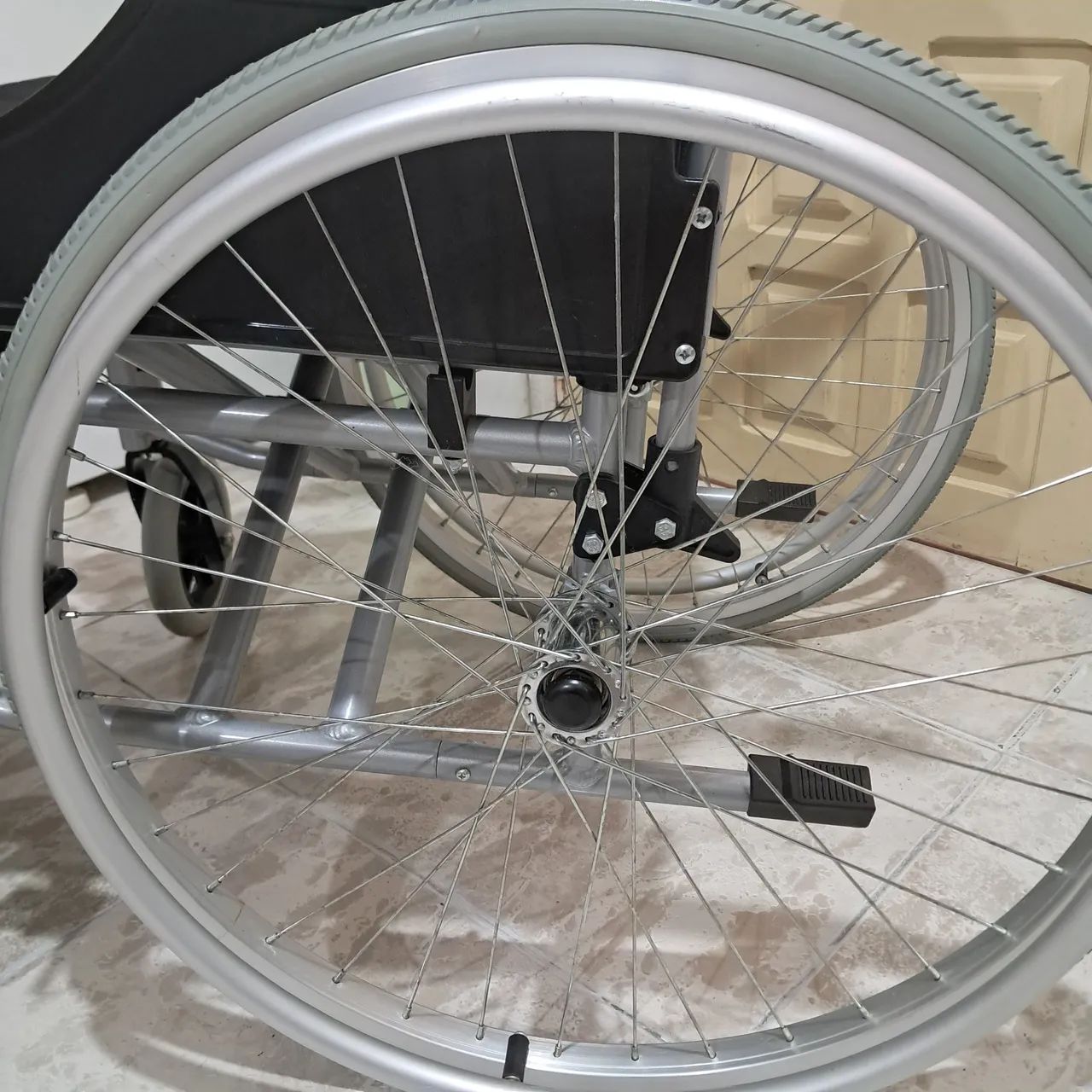 Cadeira de rodas seminova  - Foto 2
