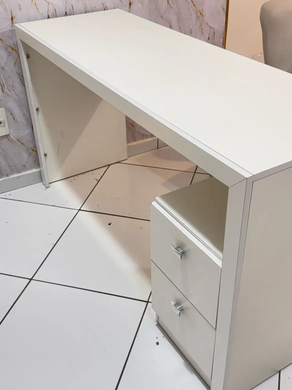 Mesa escrivaninha com 2 gavetas - Foto 2