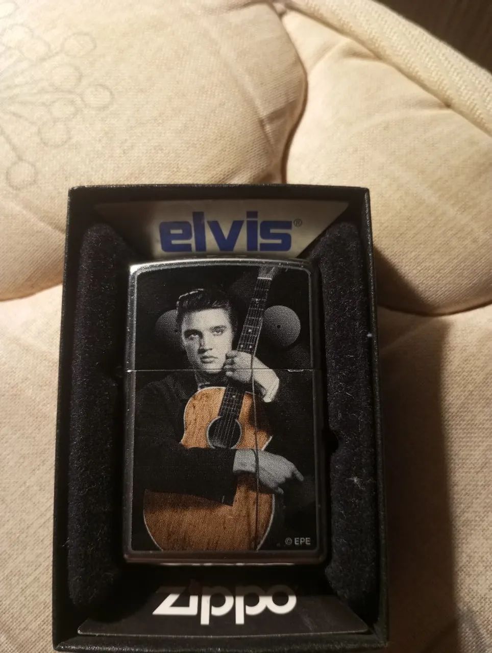 Isqueiro colecionável Zippo Elvis Guitar original - Foto 2