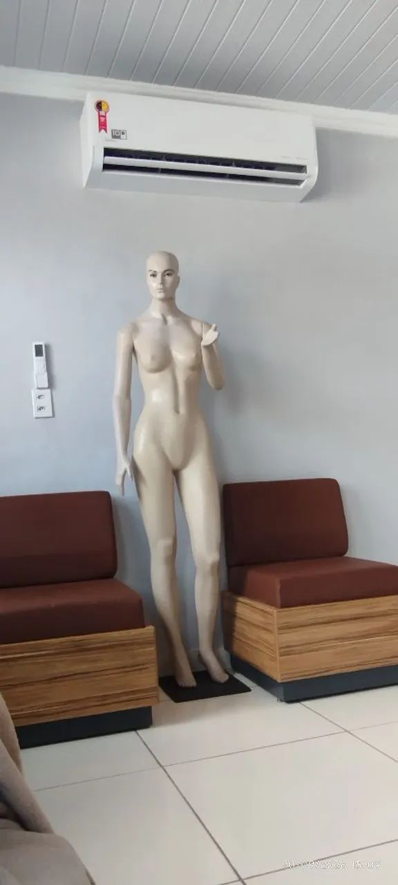 Vendo 1 manequim feminino 