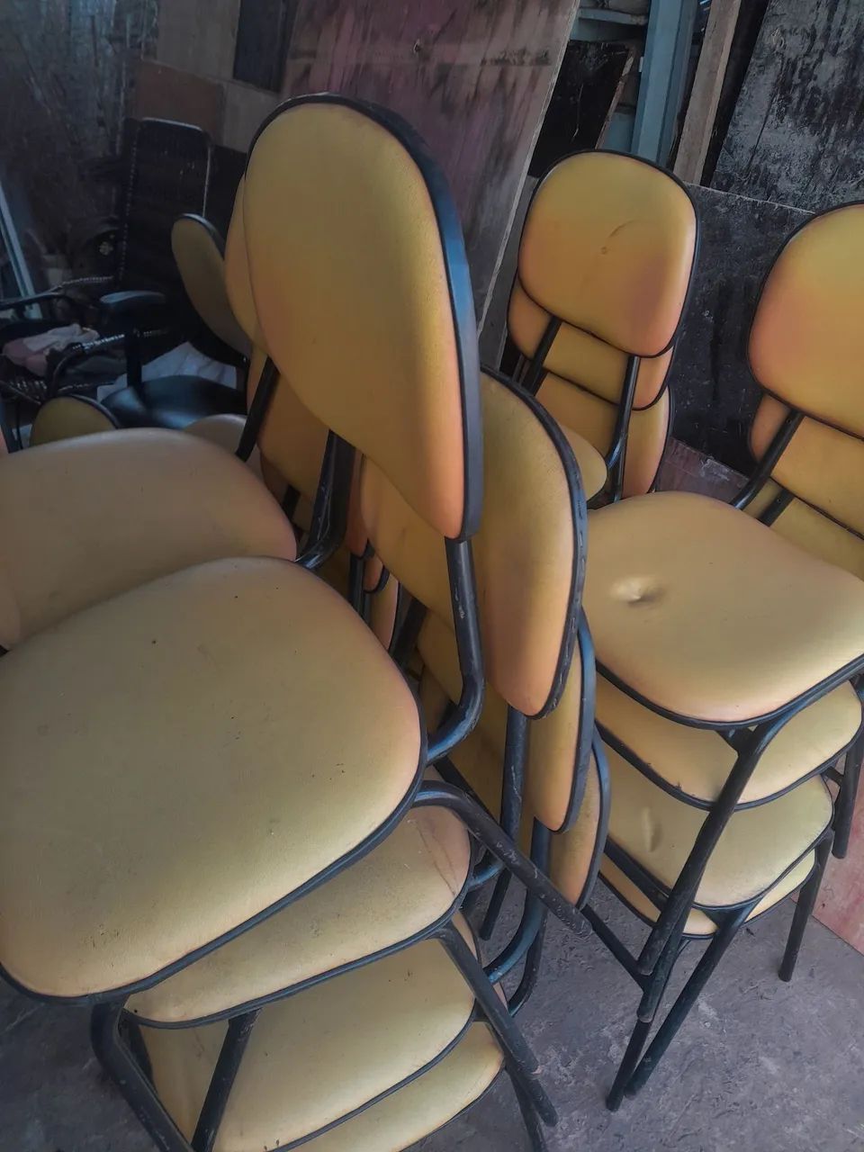 VENDO 20 CADEIRAS...LEIA! - Foto 4
