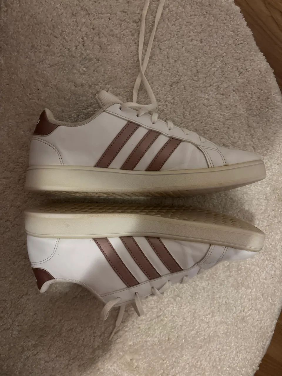Tênis adidas branco e rose número 36