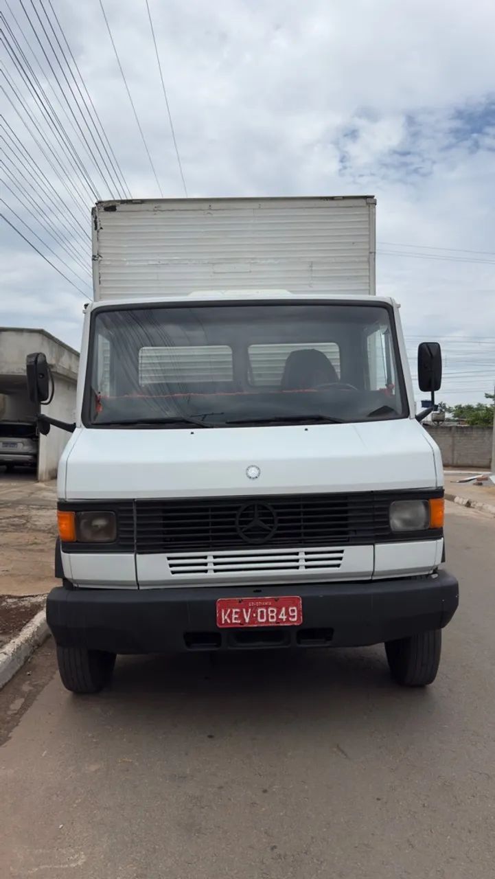 MERCEDES 710 Ano2002