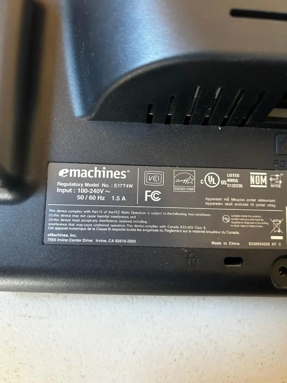 Monitor Emachines 17" modelo 17T4W VGA - Foto 2